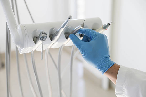 Professional Tooth Extraction technician working in Simpsonville, KY